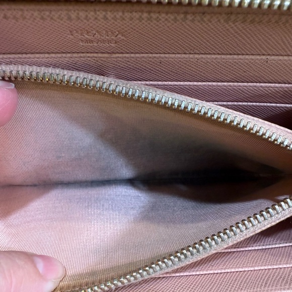 GUC Light Pink Prada Zip Wallet + COA card - Picture 4 of 8